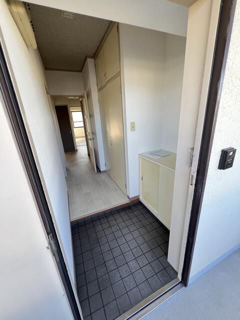 Renovated 3DK Apartment for Rent in Kofu, Yamanashi - Thumbnail 2