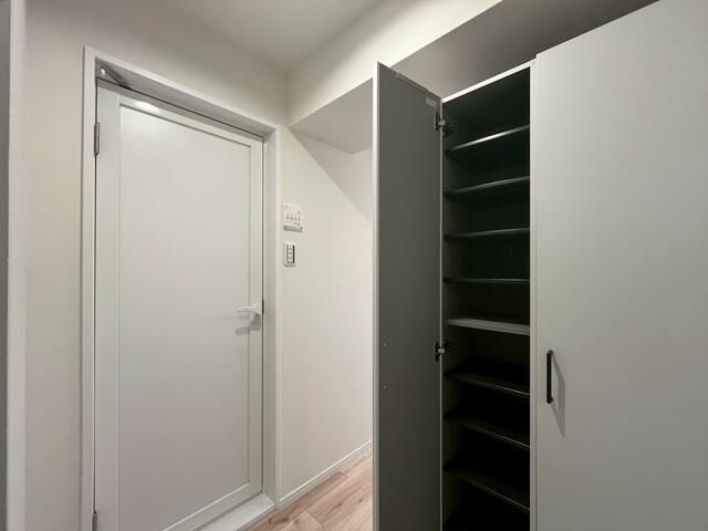 Renovated 1DK Apartment for Sale Near Gotanda Station, Tokyo - Thumbnail 4