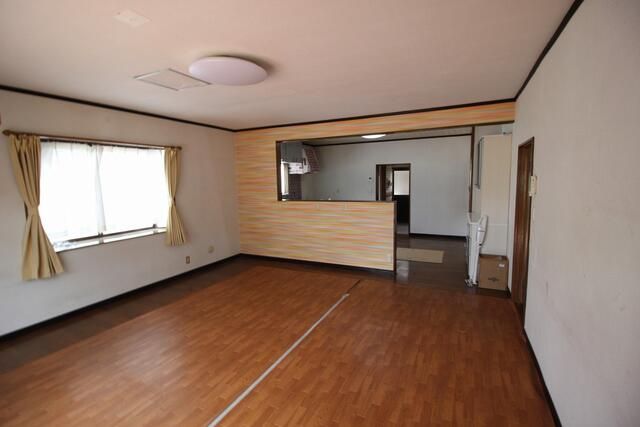 5LDK House for Sale in Quiet Takasaki Neighborhood, Gunma - Thumbnail 4