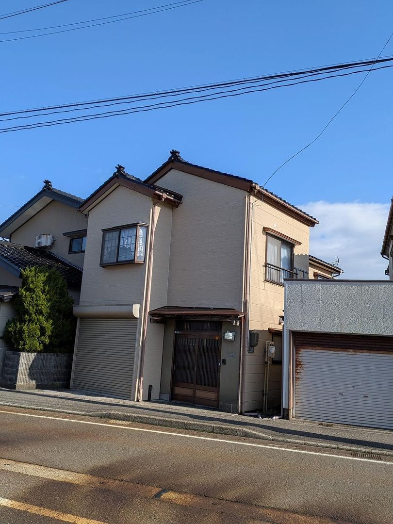 1970 Wooden House for Sale in Kashiwaizaki, Niigata - Image 1