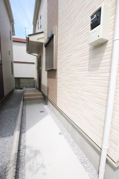 Modern 4LDK Detached House for Rent in Mitaka, Tokyo - Thumbnail 3