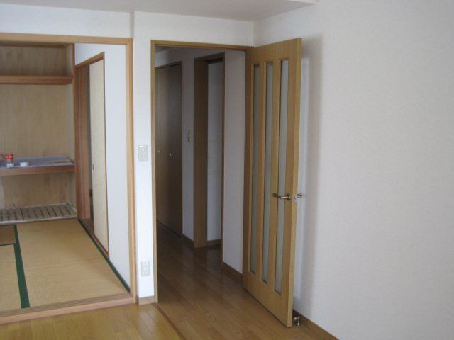 3LDK Apartment for Rent in Tama, Tokyo - Prince Heights - Thumbnail 2