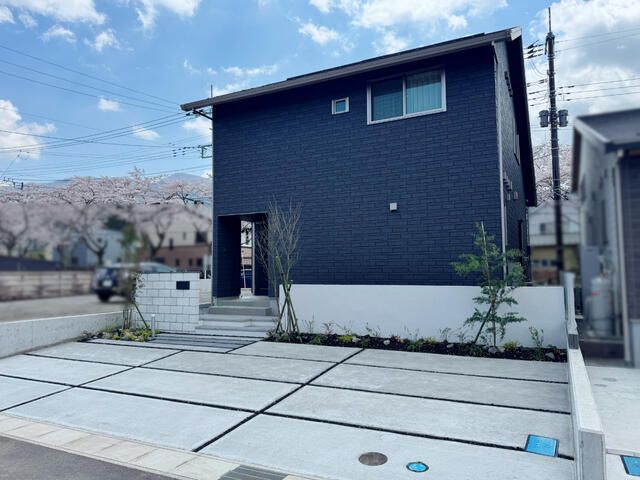 New 3-Bedroom House in Gotemba with Mountain Views & 3 Car Park - Main Image