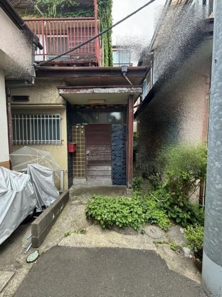 1972 Wooden House in Kameari, Katsushika, Tokyo - 2DK, 54.33㎡ Land - Image 1