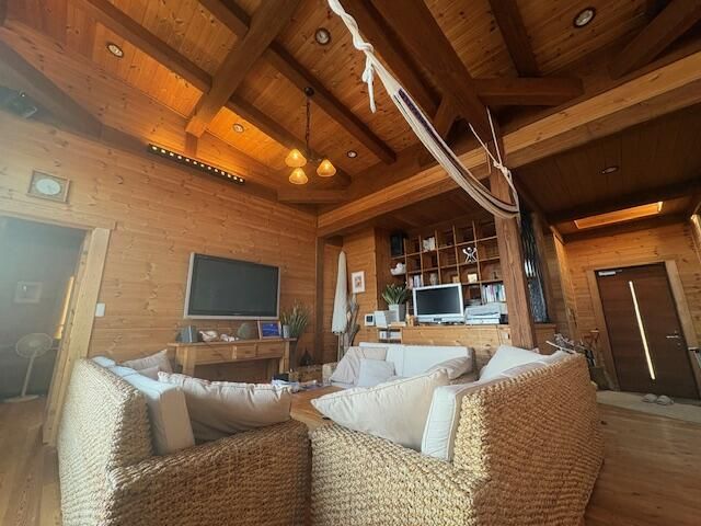 Log House with Mount Fuji and Lake Yamanaka Views in Yamanashi - Thumbnail 3
