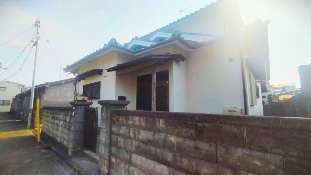 4LDK House for Sale in Wakayama City, 4 Min Walk to Station - Main Image