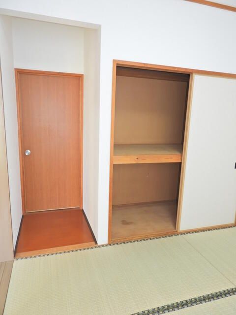 2DK Apartment for Rent in Toyama City, Toyama Prefecture - Thumbnail 3