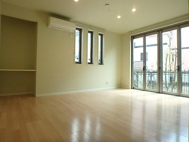 3LDK Terrace House for Rent in Inagi, Tokyo - Modern & Spacious - Thumbnail 3