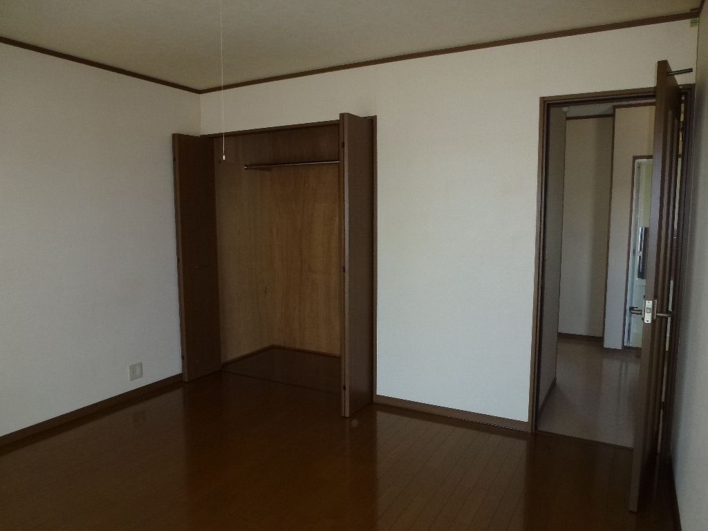 Starchis 1DK Apartment for Rent in Komatsu, Ishikawa - Image 1