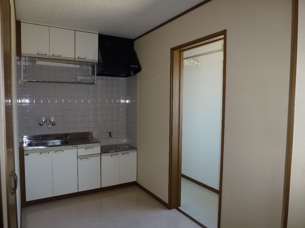 Starchis 1DK Apartment for Rent in Komatsu, Ishikawa - Thumbnail 2