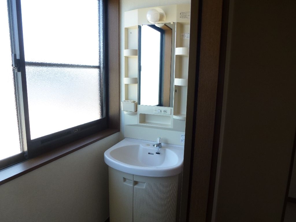 Starchis 1DK Apartment for Rent in Komatsu, Ishikawa - Thumbnail 3