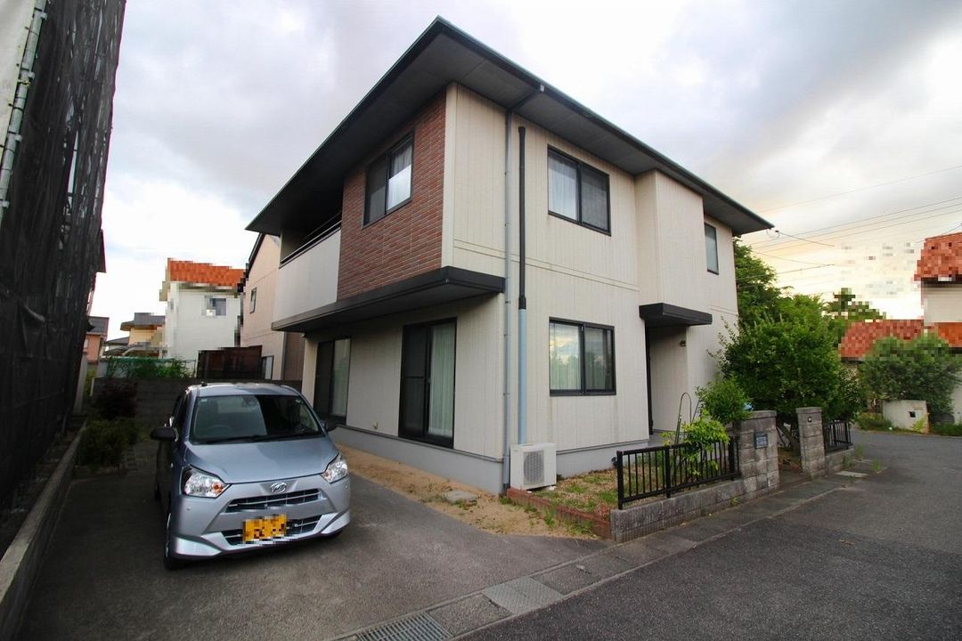 4LDK Corner Lot House in Yonago, Tottori | 2002 Build - Main Image