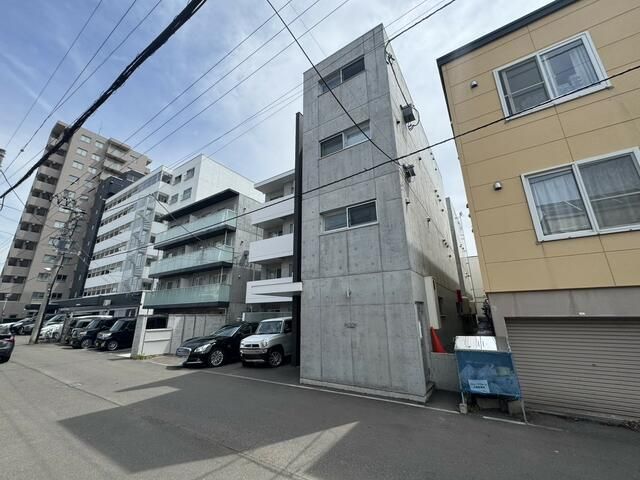 Sapporo Chuo Ward Apartment Building for Sale | 15 Units, 2015 Build - Thumbnail 4