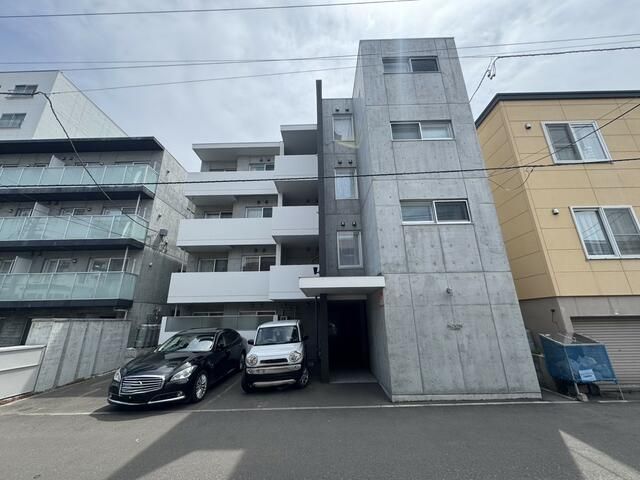Sapporo Chuo Ward Apartment Building for Sale | 15 Units, 2015 Build - Thumbnail 3
