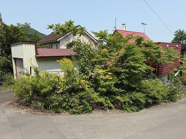 287.82 sqm Residential Land for Sale in Sapporo's Miyanomori - Thumbnail 4