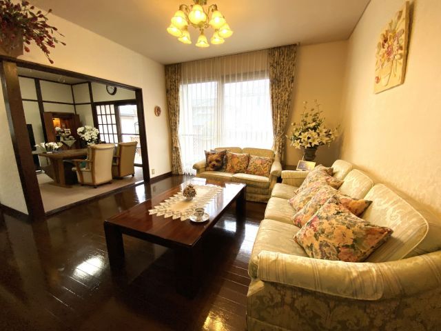 6SLDK House in Munakata with 338 sqm Land and Recent Upgrades - Thumbnail 2