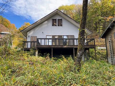 A villa surrounded by forest at the foot of the mountains in Kamitsukane: Villas, real estate, properties for sale, Hometown Information Center: Nationwide rural living property data — Image 1, Hokuto, Yamanashi