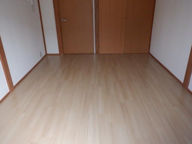 1K Apartment for Rent in Kasukabe, Saitama - Thumbnail 2