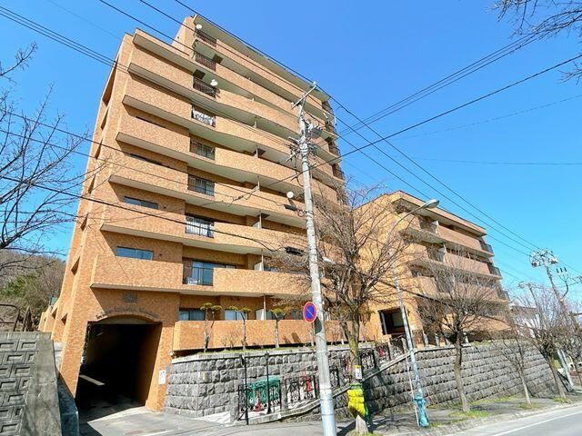 Renovated 3LDK Apartment in Otaru with Modern Amenities - Thumbnail 2