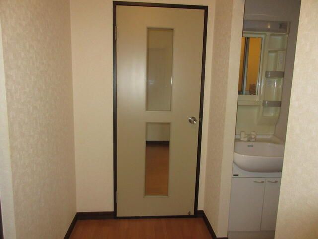 2DK Apartment for Rent in Ebina, Kanagawa - 43.7 sqm - Thumbnail 3