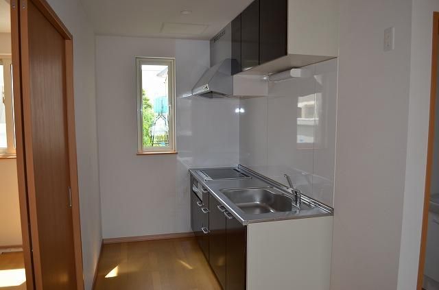 Modern 2LDK Apartment for Rent in Sapporo's Kita Ward - Thumbnail 4