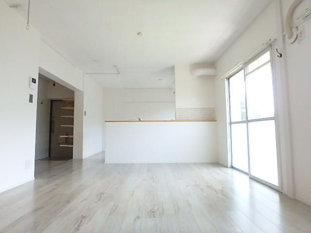 Renovated 1LDK Apartment for Sale in Asao-ku, Kawasaki - Thumbnail 2