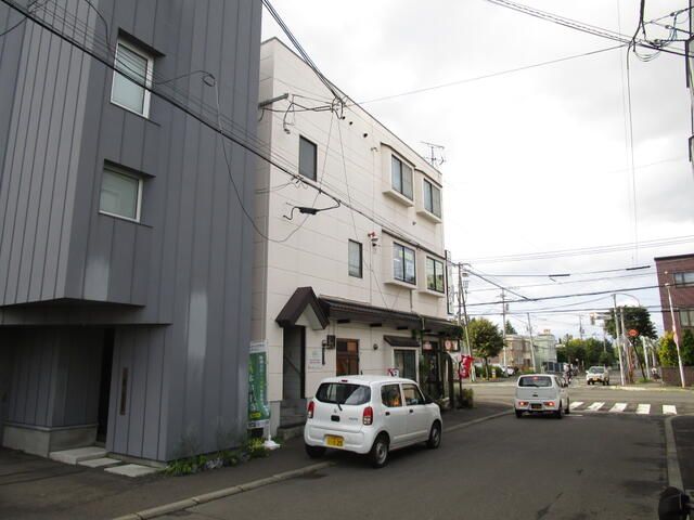 Sapporo Commercial Building for Sale: Tenanted Kumagai Buildings - Thumbnail 3