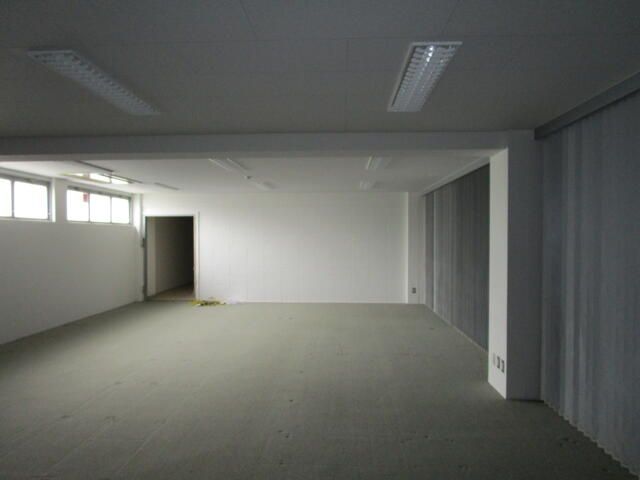 Yuki Kaikan Commercial Building for Lease in Yuki City, Ibaraki - Thumbnail 4