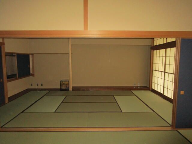 Yuki Kaikan Commercial Building for Lease in Yuki City, Ibaraki - Thumbnail 2