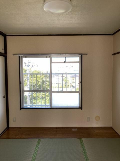 2LDK Condominium in Sugito Town, Saitama - Thumbnail 4