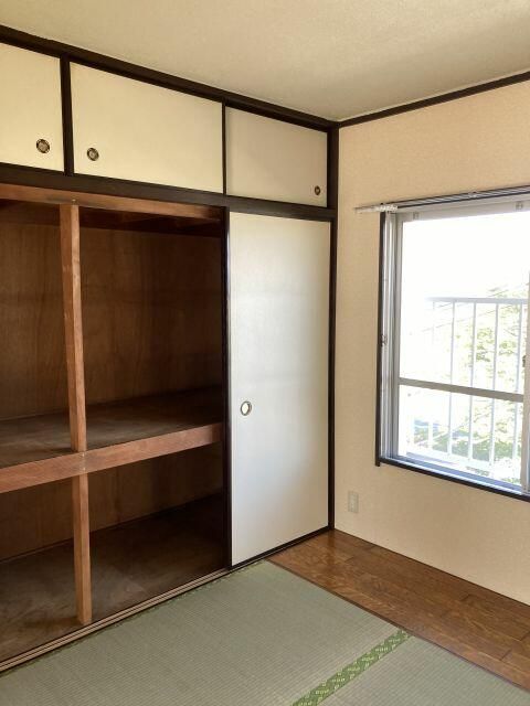 2LDK Condominium in Sugito Town, Saitama - Thumbnail 3