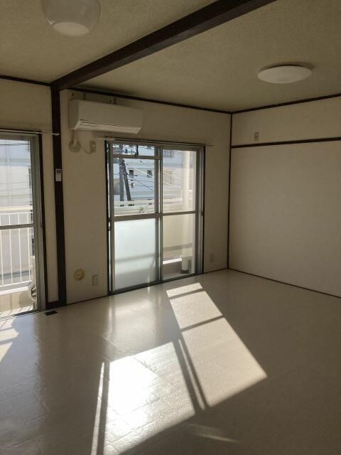 2LDK Condominium in Sugito Town, Saitama - Thumbnail 2