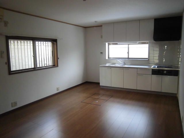 3LDK Apartment for Rent in Izumi Ward, Yokohama - 80.32 sqm - Thumbnail 2