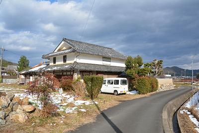 An old house with white walls and a tiled roof in the village of Kasugano Tsubone: Villas, real estate, properties for sale, Hometown Information Center: Nationwide rural living property data — Image 2, Tamba, Hyogo