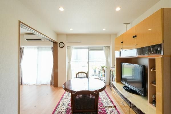 Megaron Higashi-Rokugo 2LDK Apartment for Sale in Ota, Tokyo - Thumbnail 2
