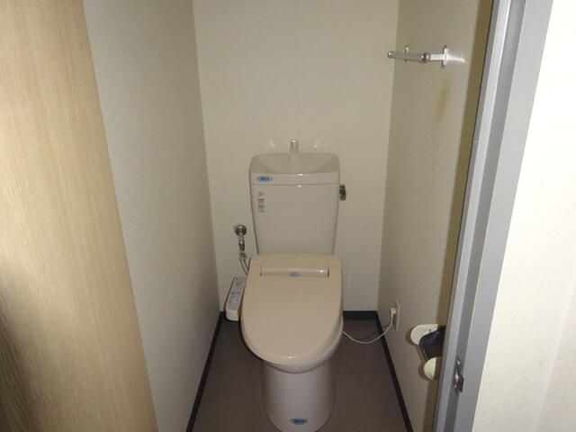 2DK Apartment for Rent in Komatsu, Ishikawa | 49,000 Yen - Thumbnail 4