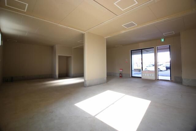 Commercial Space for Lease in Ushiku, Ibaraki - HALE Building - Thumbnail 3