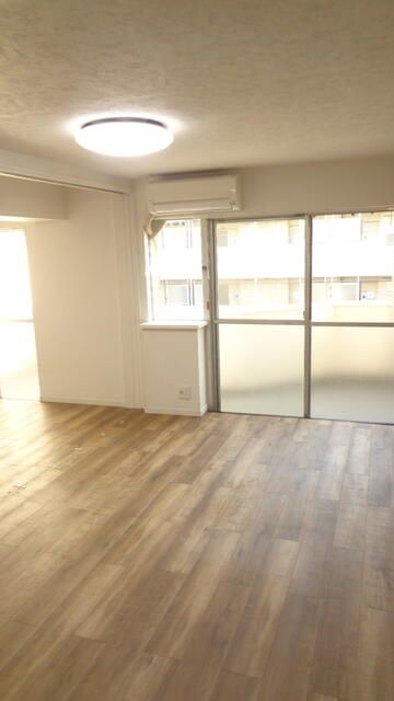 1LDK Apartment for Sale in Setagaya, Tokyo - Thumbnail 4