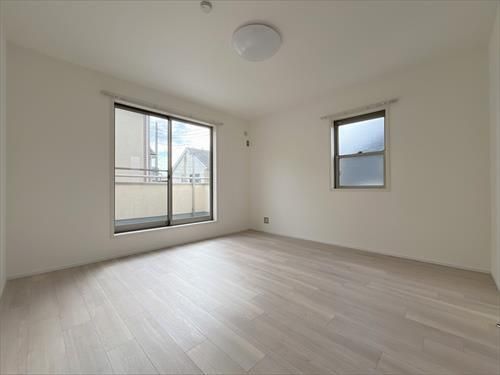 Renovated 4LDK Corner Lot House in Saitama Minami Ward - Thumbnail 2