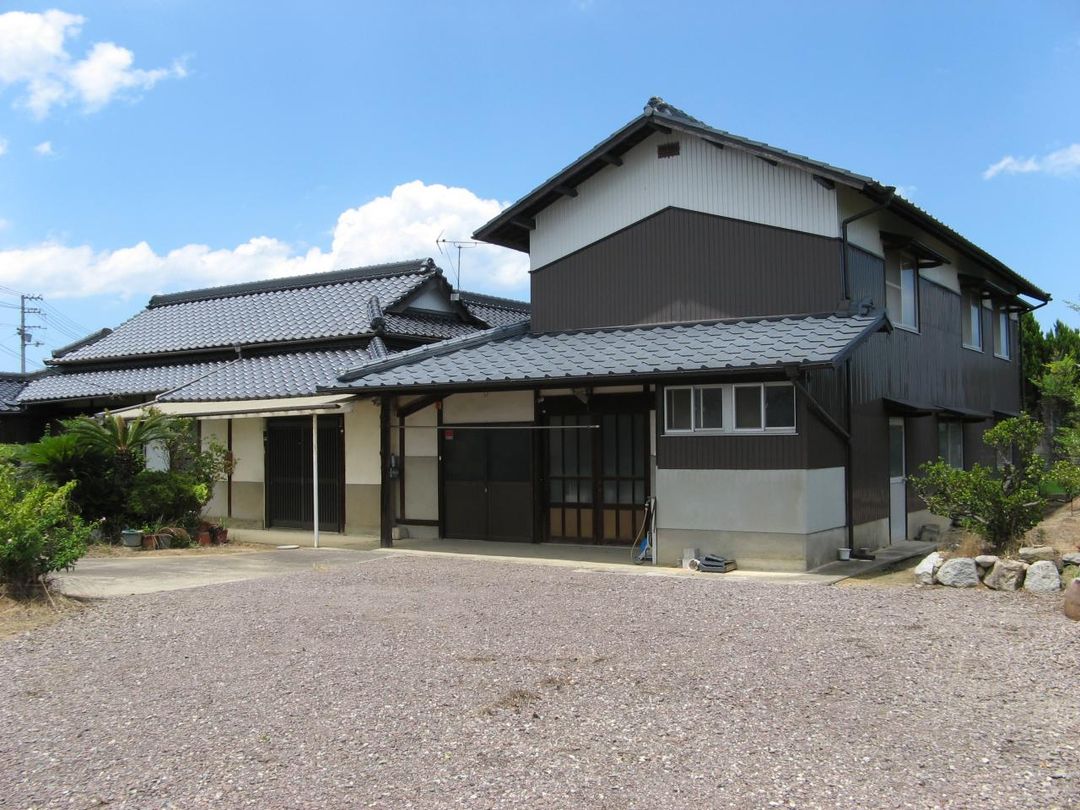 10LDK House for Sale on 851sqm Corner Lot in Takamatsu - Main Image