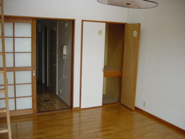 Royal Plaza 1K Apartment for Rent in Sendai, Miyagi - Thumbnail 2