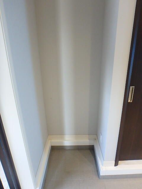 Modern 2LDK Terrace House for Rent in Inagi, Tokyo - Thumbnail 2