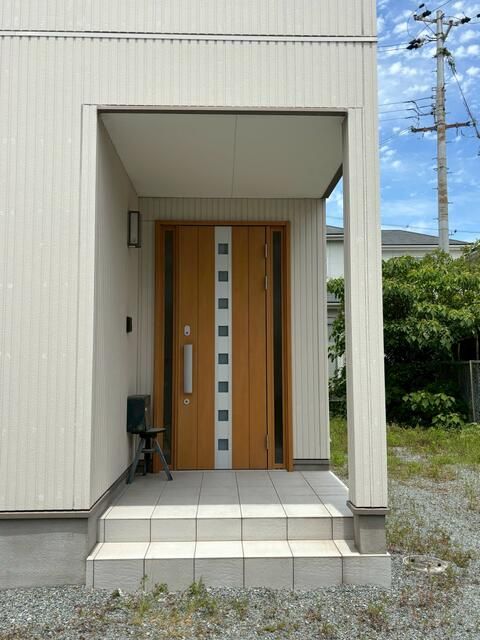 Modern 4LDK House in Himeji with Rare Two-Sided Balcony - Thumbnail 4