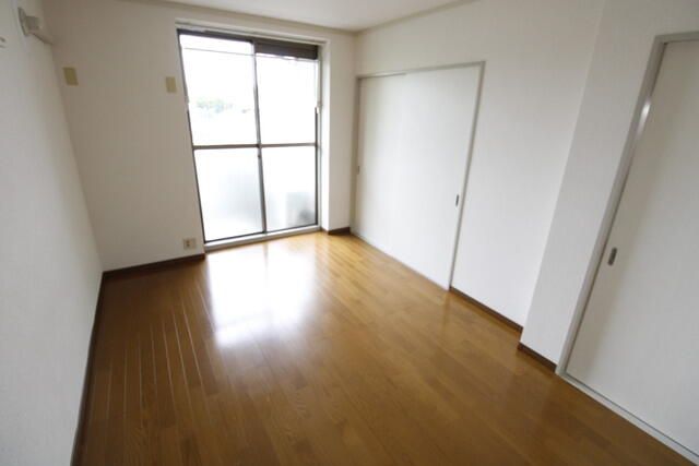 2LDK Apartment for Rent Near Nakano-shima Station, Kawasaki - Thumbnail 4
