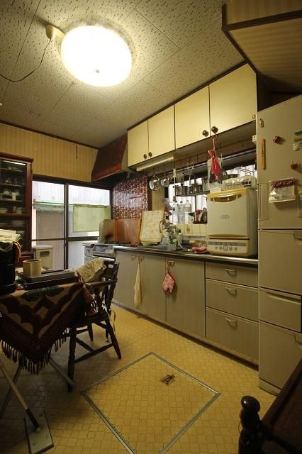 Showa Retro House with Traditional Features in Matsuyama - Image 22