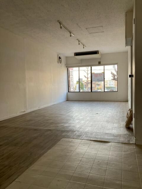 Commercial Space for Rent in Setagaya, Tokyo - 37.22 sqm - Thumbnail 2