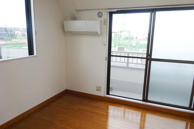 Cent River House 2K Apartment for Rent in Sumida, Tokyo - Thumbnail 4