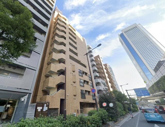 2DK Condominium for Sale in Nishi-Shinjuku, Tokyo - Thumbnail 3