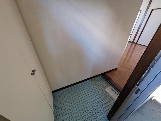 2LDK Apartment for Rent in Nirasaki, Yamanashi | Top Floor Corner Unit - Thumbnail 2