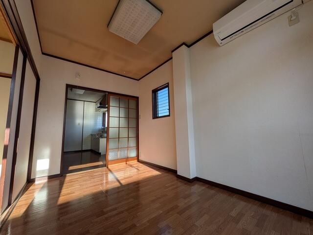 2LDK Apartment for Rent in Nirasaki, Yamanashi | Top Floor Corner Unit - Thumbnail 4